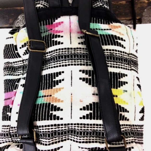Aztec Print Back Pack 🌵🎒 - Picture 2 of 5